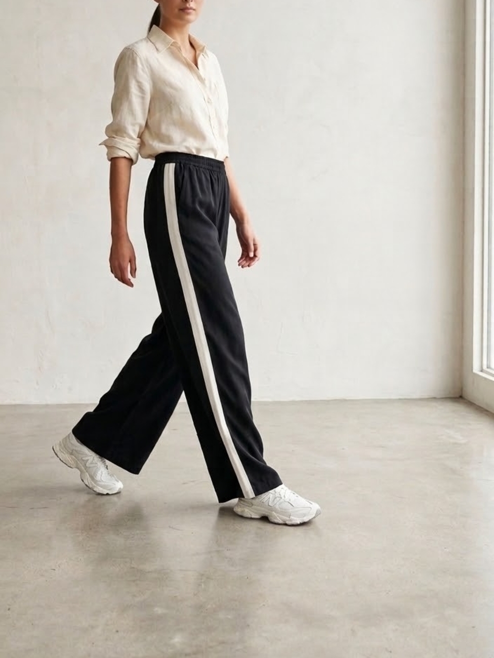 Willow & Clay Black Wide Leg Side Stripe Tencel Track Pants size M